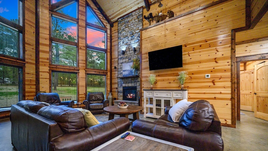 Sugar Daddy Cabin for 13!