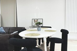 Dining - Luxury 2Bed 2bath with Balcony (London)
