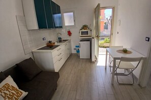 Interior - CN009 - Cesenatico, new two-room apartment with garden and parking space (Cesenatico)