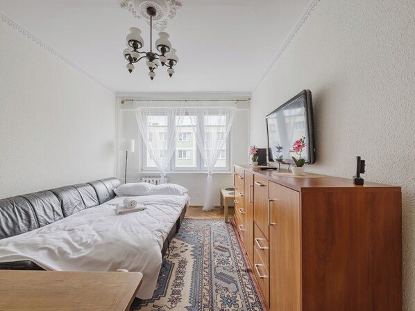 1 chambre, fer et planche à repasser, Wi-Fi, literie fournie