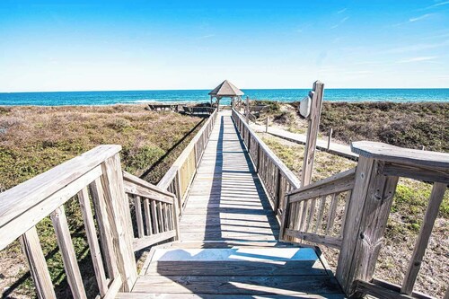 Spacious 2BR Condo w/ Beach Access