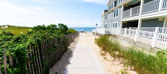 Beachfront Studio in Dennis Port w/ Kitchenette