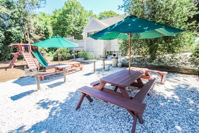 Studio Retreat w/ Pool & Kitchenette in Yarmouth