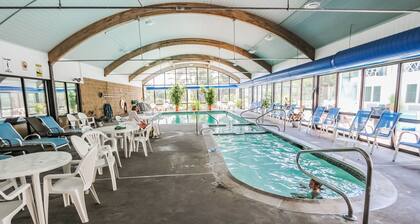 Studio Retreat w/ Pool & Kitchenette in Yarmouth