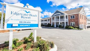 A sign for Edgewater Beach Resort advertising ocean front suites and a vacancy. - Oceanview Condo w/ Fireplace & Patio (Dennis Port)