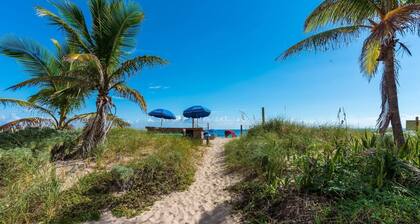 1BR Pool-View Condo near the Beach w/ Resort Pools