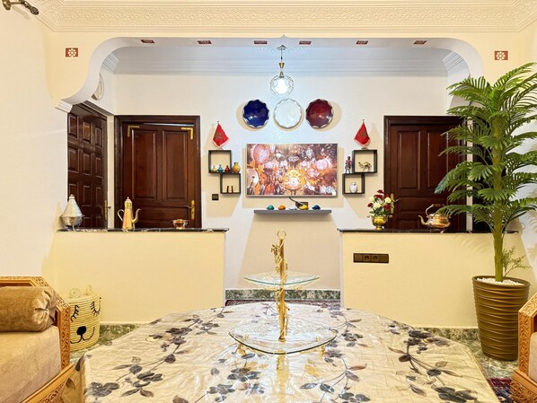 Interior - 2-bedroom villa in fabulous Marrakech with WiFi, AC (Marrakech)