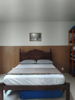 4 chambres, fer et planche à repasser, Wi-Fi, draps fournis