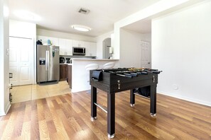 Microondas, horno, lavavajillas