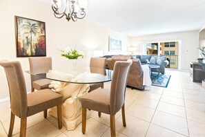 TV - Nice and Relaxing Family Getaway - Steps to the Beach with Heated Pool (Cocoa Beach)