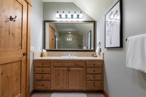Jetted bath, hair dryer, towels, soap