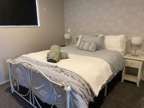 2 bedrooms, desk, iron/ironing board, free WiFi
