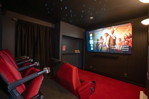 Kiwiana-6BD-Cinema-GamesRoom