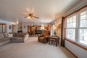 Smart TV, fireplace