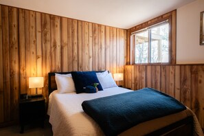 3 bedrooms, WiFi, bed sheets - Lakefront Cabin w/ Firepit Nights & Scenic Views (Birchwood)