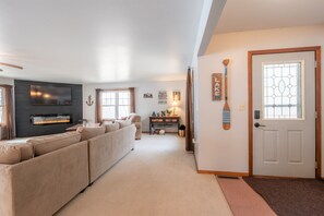 Smart TV, fireplace