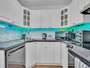 Fridge, microwave, oven, coffee/tea maker - Canal Views from Pool w BBQ and Pit | Miami Escape (Miami)