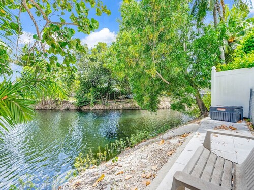 Canal Views from Pool w BBQ and Pit | Miami Escape