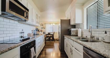 Charming, Quite and Quaint 3-bedroom house with WiFi and AC in Lodi