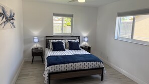 5 Schlafzimmer, Schreibtisch, Bügeleisen/Bügelbrett, Reisekinderbett
