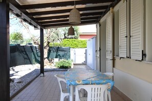 Outdoor dining - M427 - Marcelli, new three-room apartment with private pool (Numana)