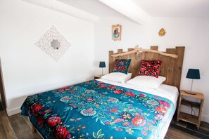 5 bedrooms, free WiFi - In Saintes-Maries-de-la-Mer, two air-conditioned, typically Camargue houses, swimming pool... (SAINTES-MARIES-DE-LA-MER)