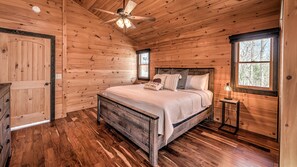4 bedrooms, desk, iron/ironing board, free WiFi