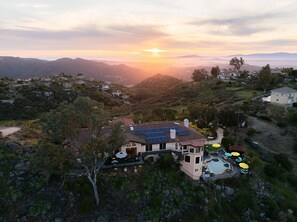 Exterior - Sky Candy Estate - Sunrise+Sunset Views, Pool, Spa (Escondido)