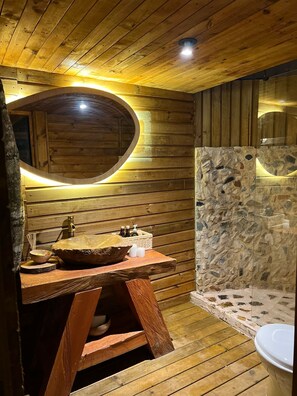 Comfort Cabin, Mountain View | Bathroom | Shower, towels, soap, shampoo