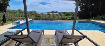 Charming 2-bedroom ocean view garden apartment with private pool