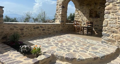 Charming 2-bedroom apartment with WiFi, AC in lovely Nomitsi