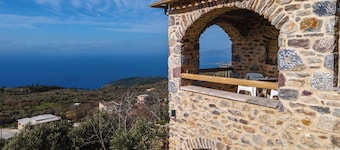 Charming 2-bedroom apartment with WiFi, AC in lovely Nomitsi