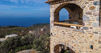 Charming 2-bedroom apartment with WiFi, AC in lovely Nomitsi