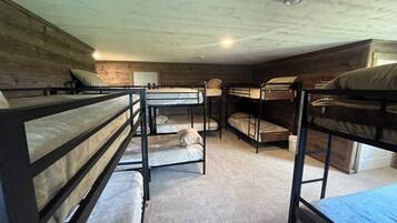 4 bedrooms, WiFi, bed sheets