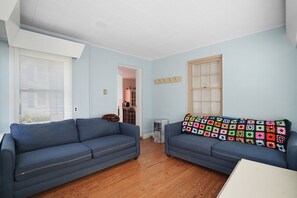 Smart TV - Timeout | Renovated 2BR Cottage, Screened Porch, Kayak + Bikes, Pet Friendly Near Downtown (Chincoteague Island)