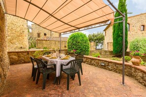 Outdoor dining - Mensano Suite by MMega (Mensano)