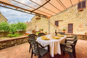 Outdoor dining - Mensano Suite by MMega (Mensano)