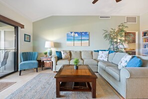 TV - New Listing! 2bd chic Island elegance and comfort (Lahaina)
