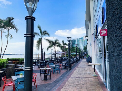 Cozy 1-bedroom apartment with WiFi, AC  & wonderfull views in lovely Guayaquil