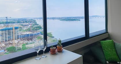 Cozy 1-bedroom apartment with WiFi, AC & wonderfull views in lovely Guayaquil