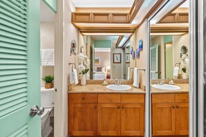 Suihku, hiustenkuivaaja, pyyhkeet