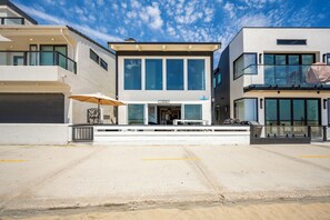 Exterior - Spacious Oceanfront Home Near Newport Pier (Newport Beach)