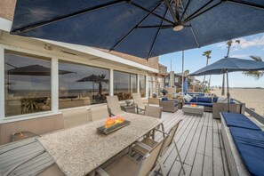 屋外ダイニングエリア