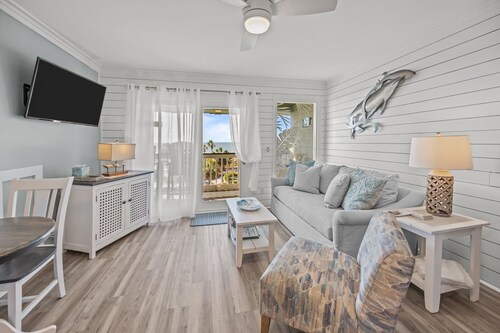 Beautiful Newly Renovated Condo with Exceptional Views! *Unit 329*
