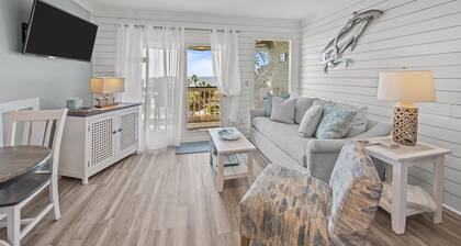 Beautiful Newly Renovated Condo with Exceptional Views! *Unit 329*