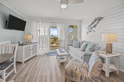 Beautiful Newly Renovated Condo with Exceptional Views! *Unit 329*