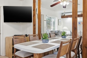 Dining - 1-Bedroom Rental w/ Ocean Views (Palm Beach Shores)