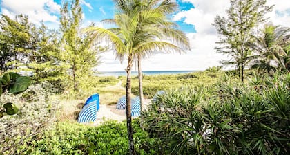 Beachfront Studio w/ Ocean Views