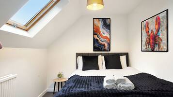 3 makuuhuonetta, työpöytä, silitysrauta/-lauta, ilmainen Wi-Fi