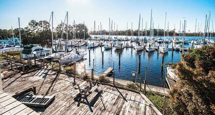 2BR Townhouse w/ Whirlpool in New Bern
